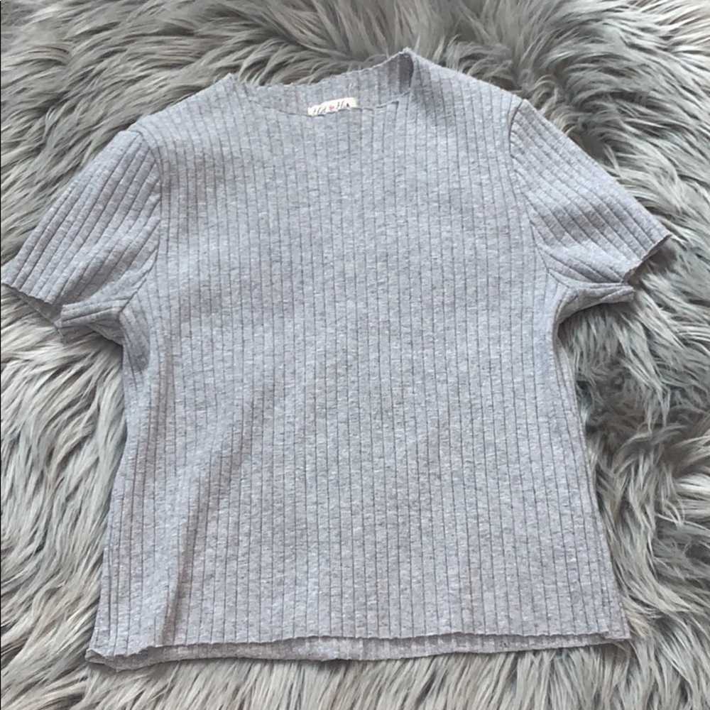grey crop top